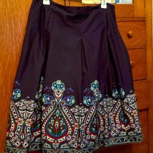 Talbots cotton skirt, knee length, flat pleats at hip, self-lined.